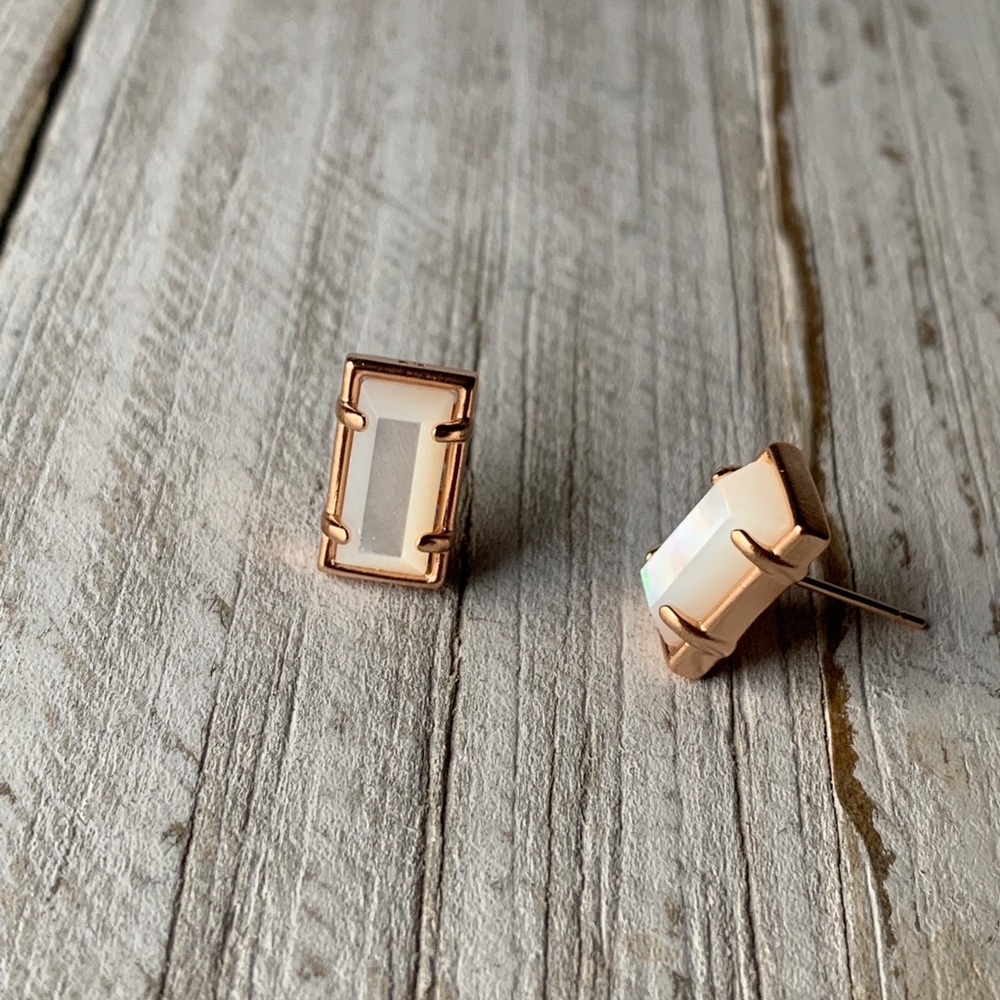 Kendra Scott Paola Stud Earrings Rose Gold MOP NEW - Picture 4 of 4